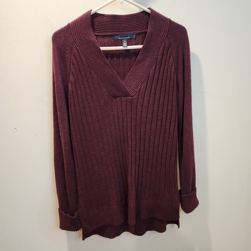 WHBM Ribbed V‑Neck Pullover Sweater in Deep Burgundy Sz M